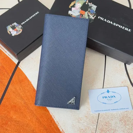 プラダ 長財布