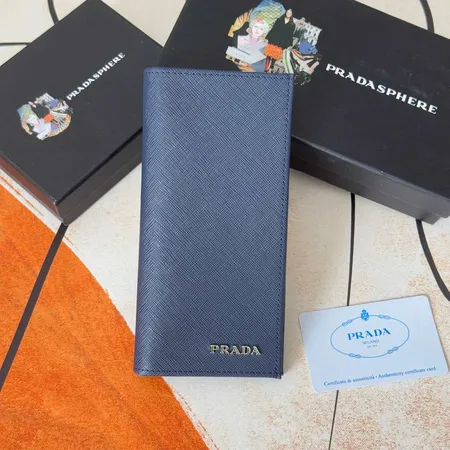 プラダ 長財布