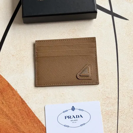 プラダ 長財布