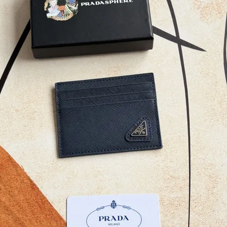 プラダ 長財布