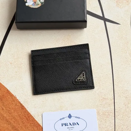 プラダ 長財布