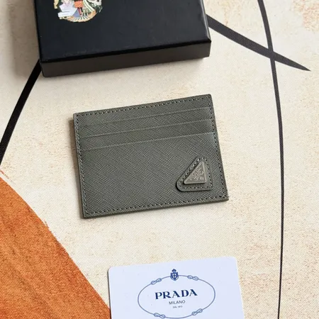 プラダ 長財布