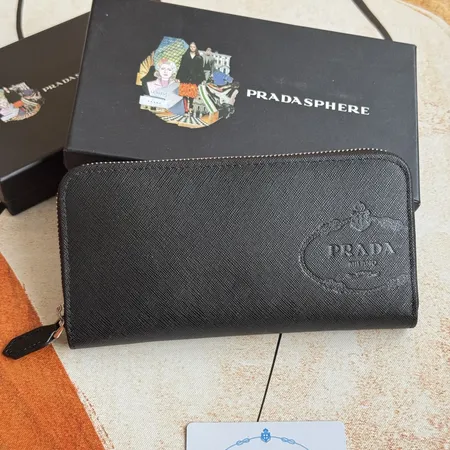 プラダ 長財布