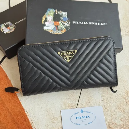 プラダ 長財布