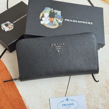 プラダ 長財布