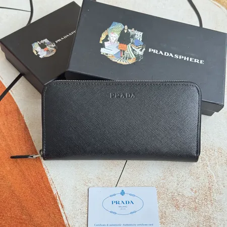 プラダ 長財布