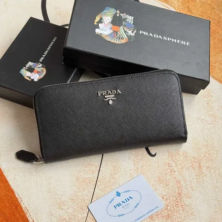 プラダ 長財布
