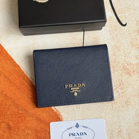 プラダ 折り財布