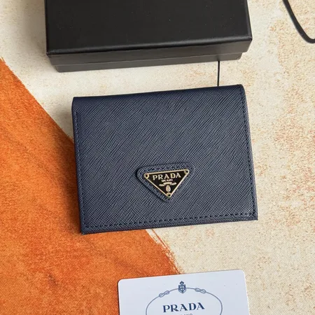 プラダ 折り財布