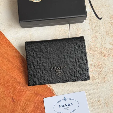 プラダ 折り財布