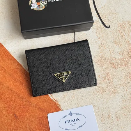プラダ 折り財布