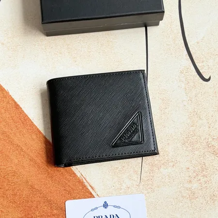 プラダ 折り財布