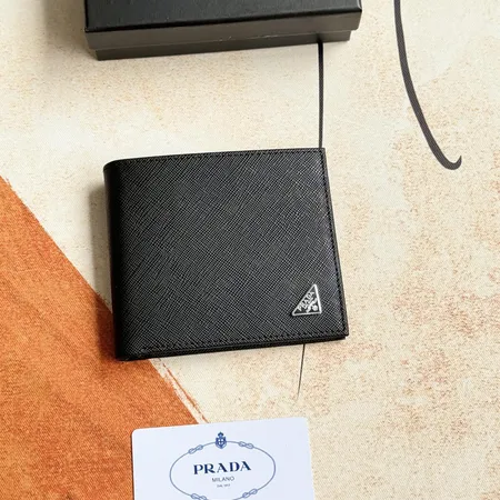プラダ 折り財布