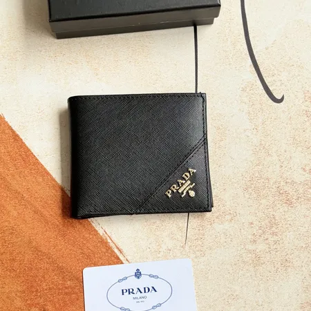 プラダ 折り財布