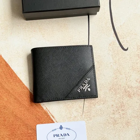 プラダ 折り財布
