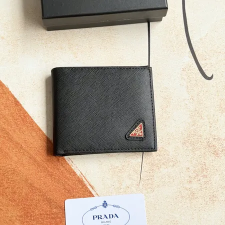 プラダ 折り財布