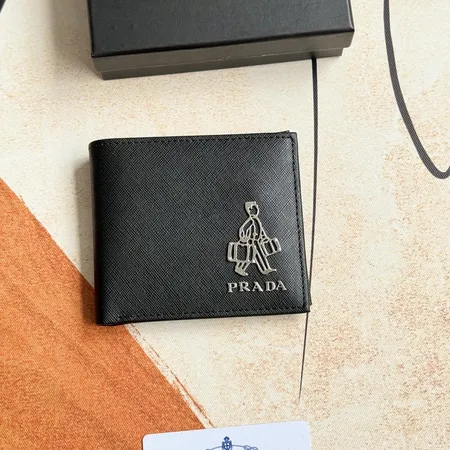 プラダ 折り財布