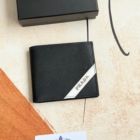 プラダ 折り財布