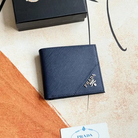 プラダ 折り財布