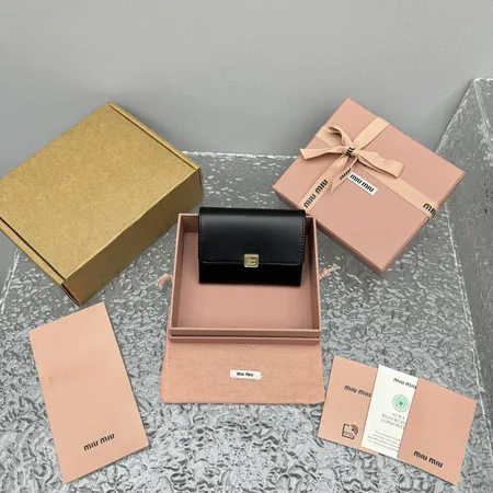 ミュウミュウ 折り財布