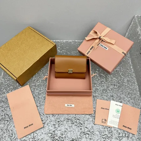 ミュウミュウ 折り財布