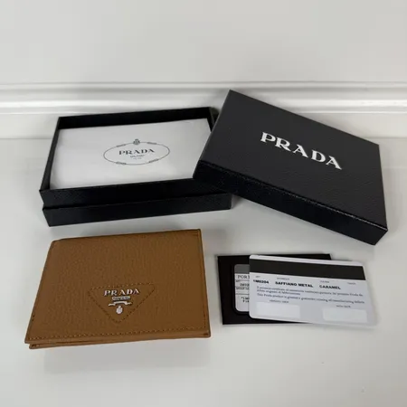 プラダ 折り財布