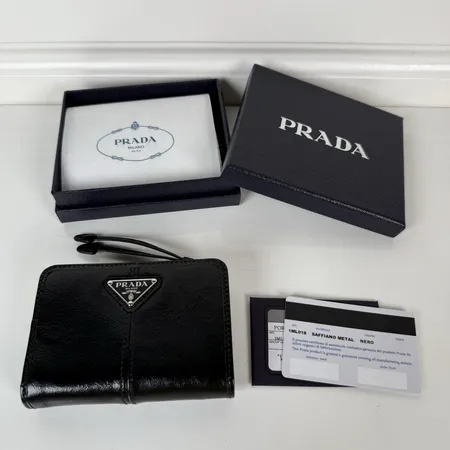 プラダ 折り財布