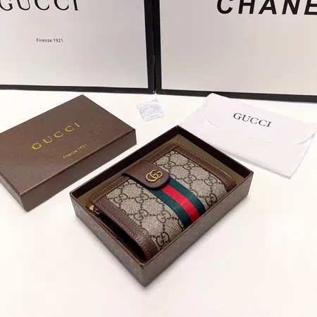 グッチ 折り財布