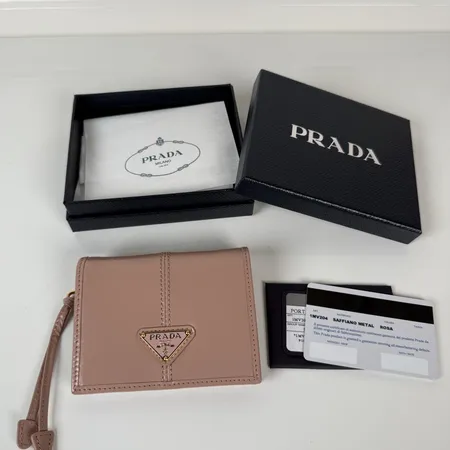 プラダ 折り財布