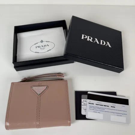プラダ 折り財布