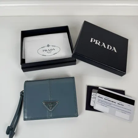 プラダ 折り財布