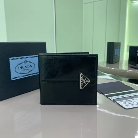 プラダ 折り財布