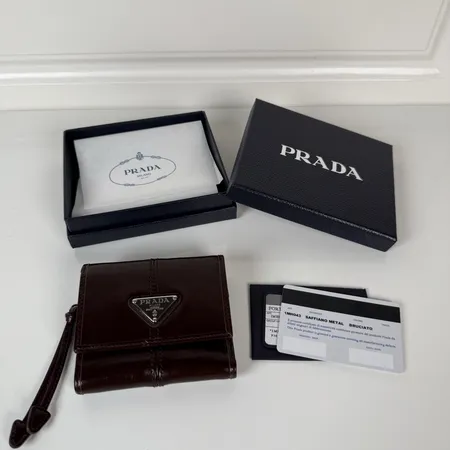プラダ 折り財布