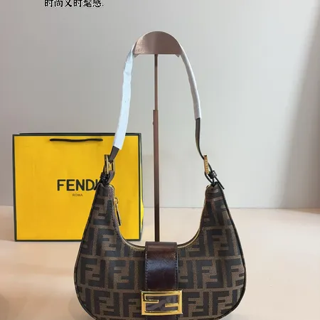 フェンディ キーケース