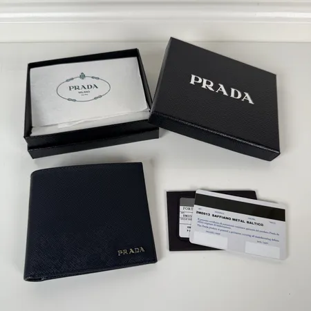 プラダ 折り財布
