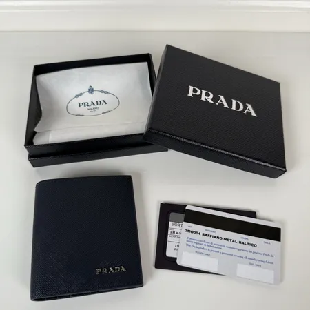 プラダ 折り財布