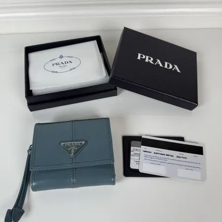 プラダ 折り財布
