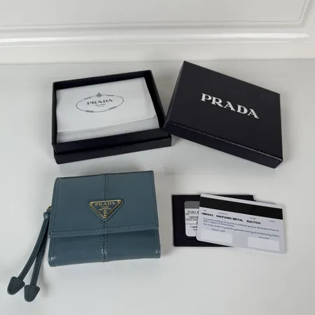 プラダ 折り財布