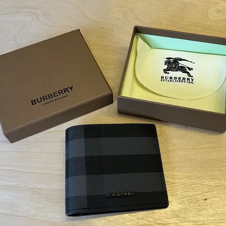 バーバリー ス 折り財布