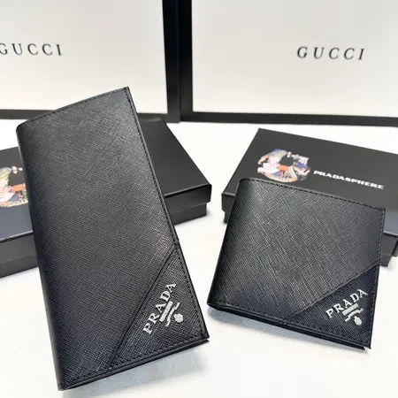 プラダ 折り財布