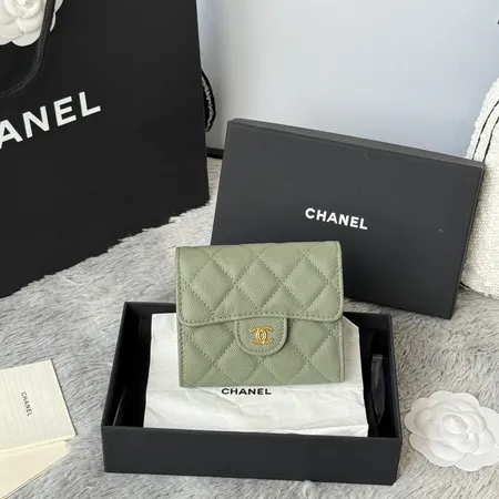 シャネル 折り財布