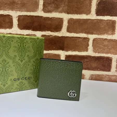 グッチ 折り財布