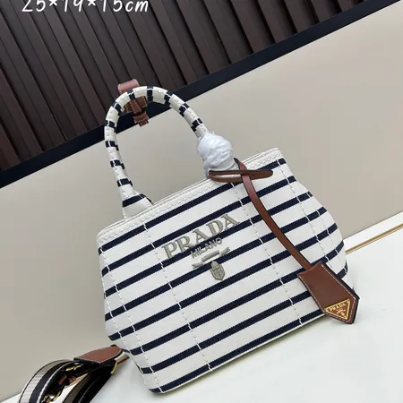 プラダ キーケース