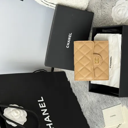 シャネル 折り財布