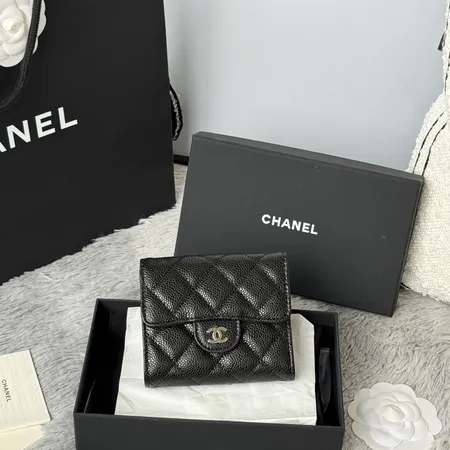 シャネル 折り財布