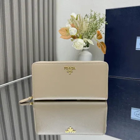 プラダ 長財布