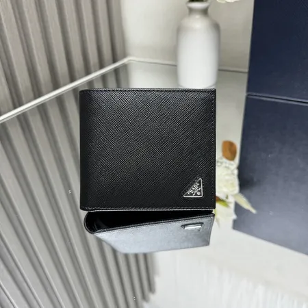 プラダ 折り財布