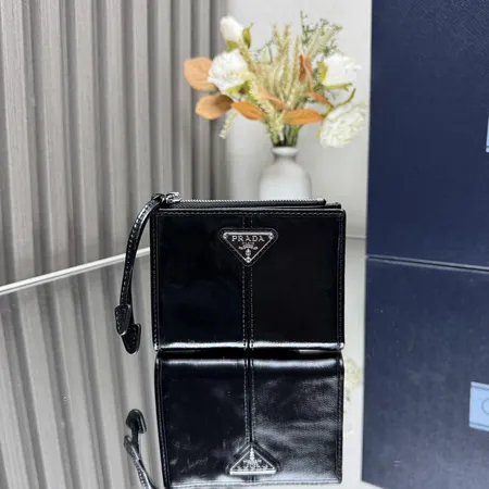 プラダ 折り財布
