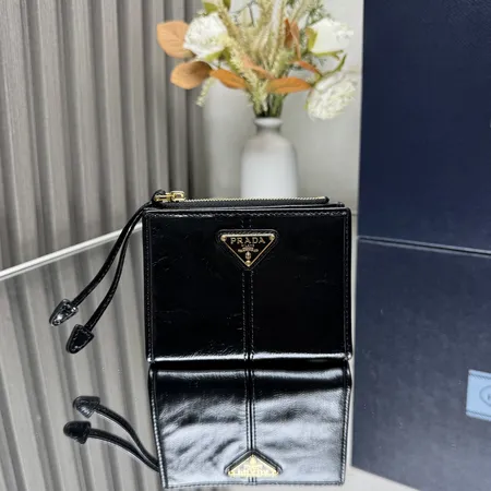 プラダ 折り財布