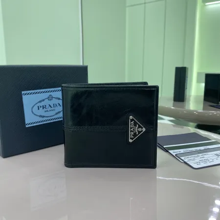 プラダ 折り財布